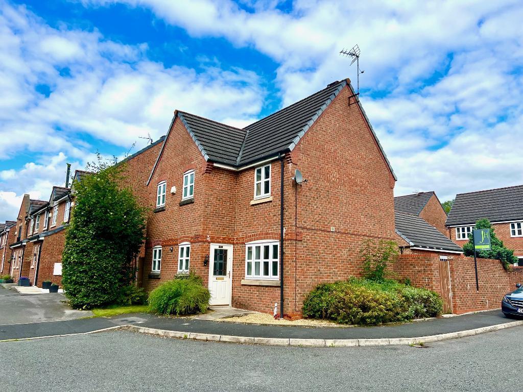 House Kingsbury Close in Bury