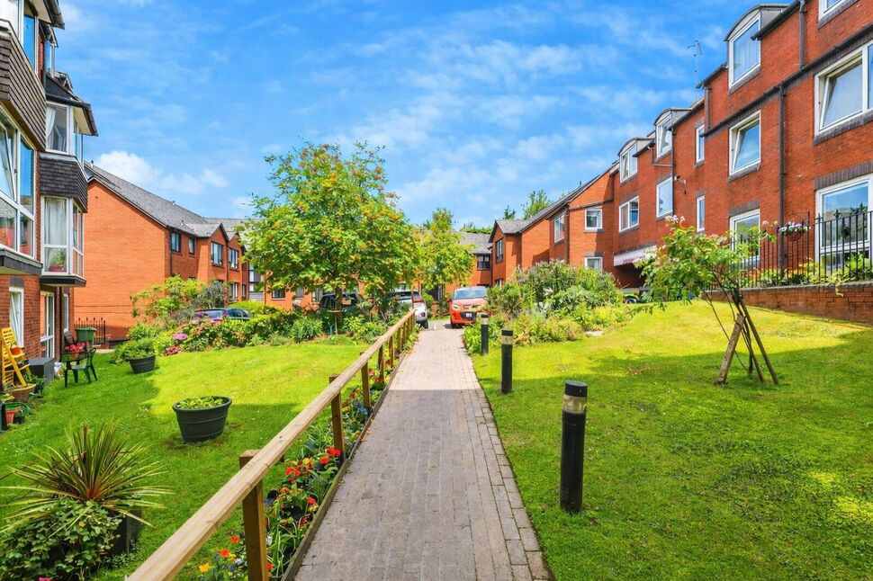 Flat Garden Lane in Chester