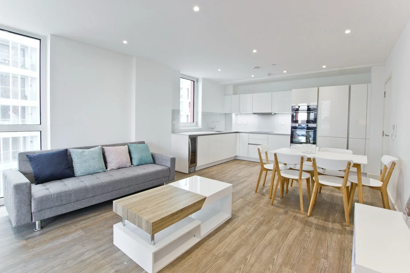 Flat Telegraph Avenue in Greater London