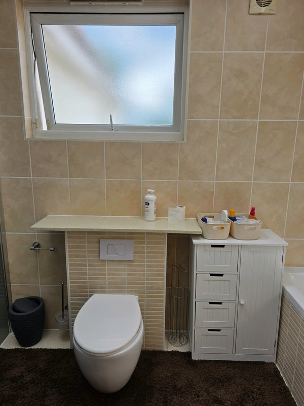 Room Station Road in Greater London