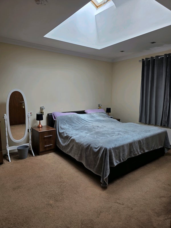 Room Station Road in Greater London