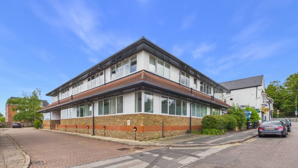 Flat Heathcote Road in Surrey Heath