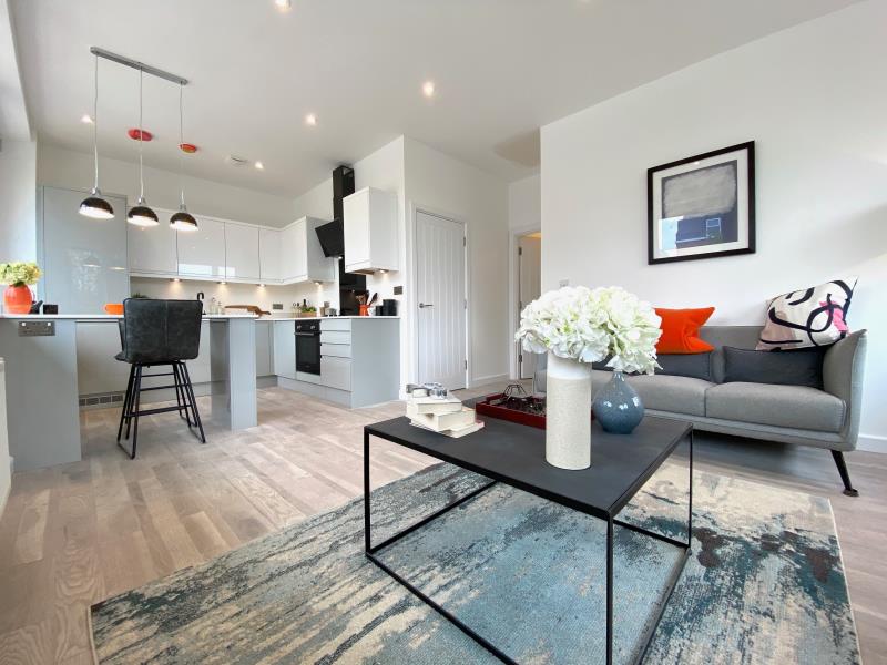 Flat Heathcote Road in Surrey Heath