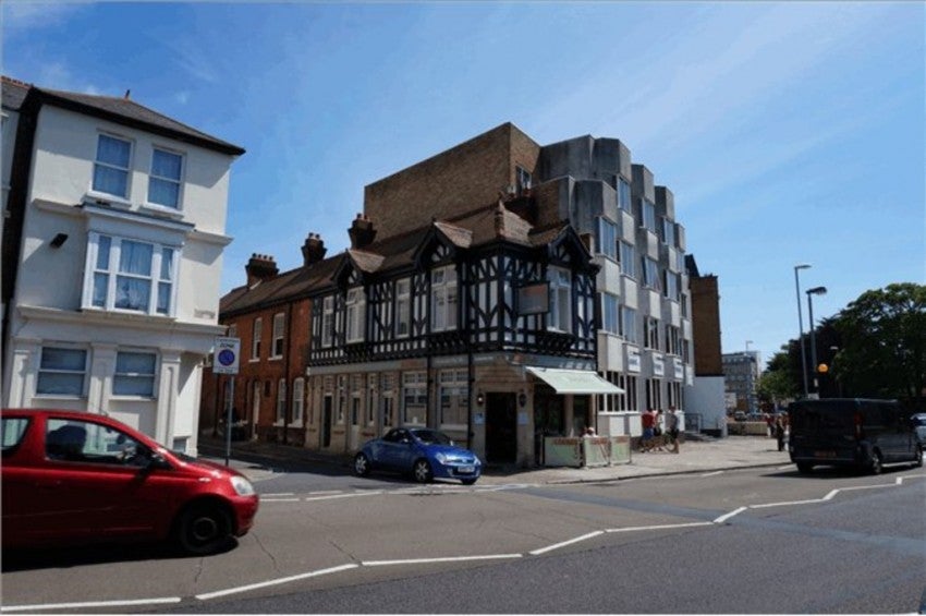 Flat St Edward's Road in Portsmouth