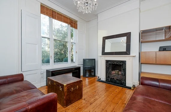 Flat Gunnersbury Mews in Greater London