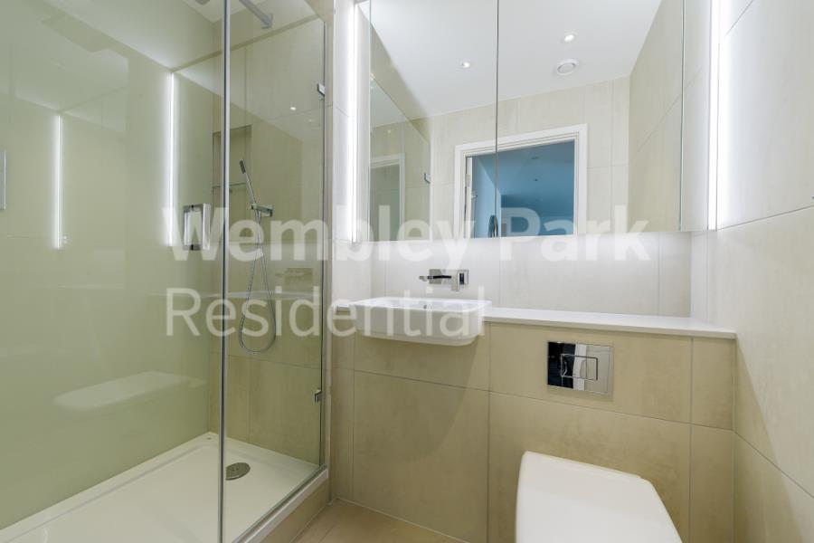 Flat Elvin Gardens in London