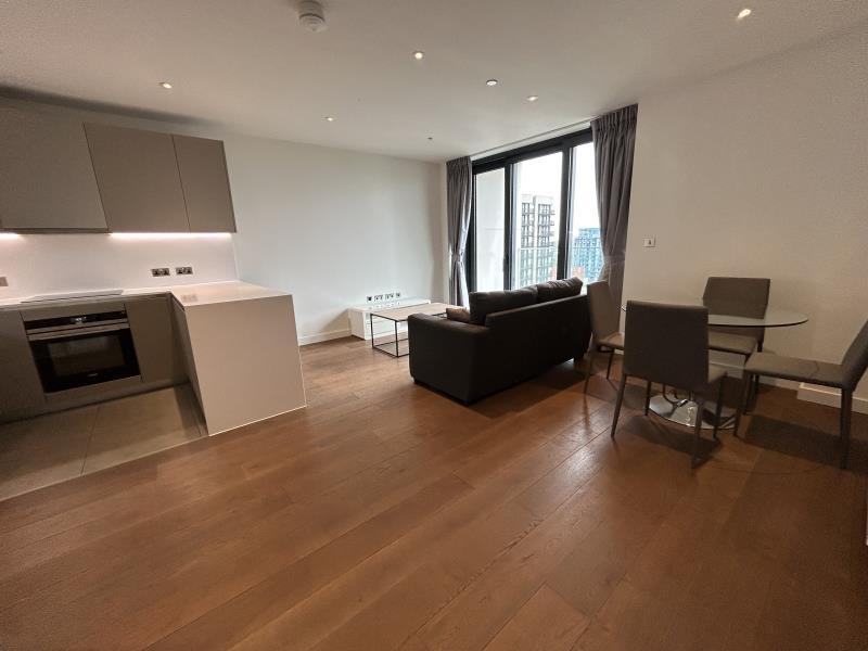 Flat Elvin Gardens in London