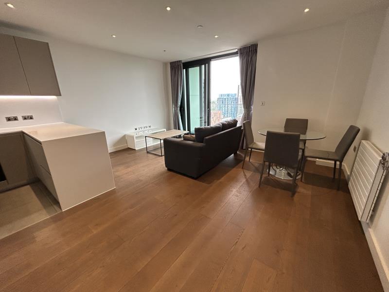 Flat Elvin Gardens in London