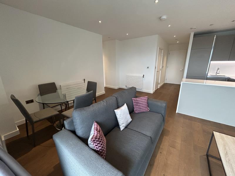 Flat Elvin Gardens in London