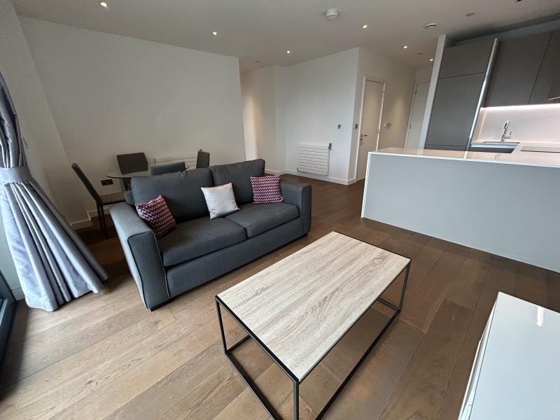 Flat Elvin Gardens in London
