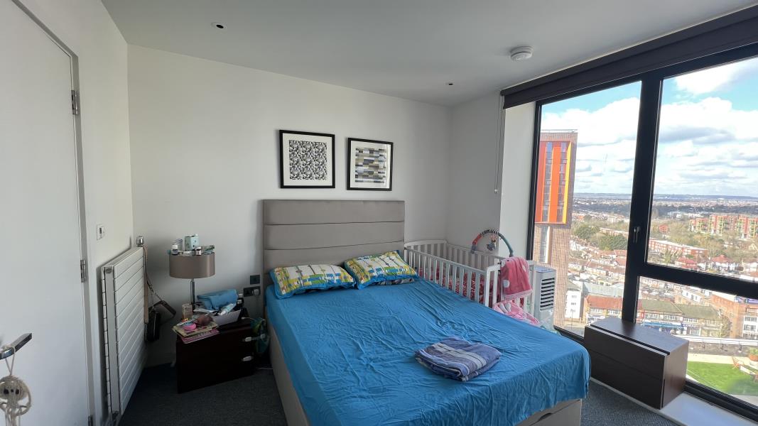 Flat Elvin Gardens in London