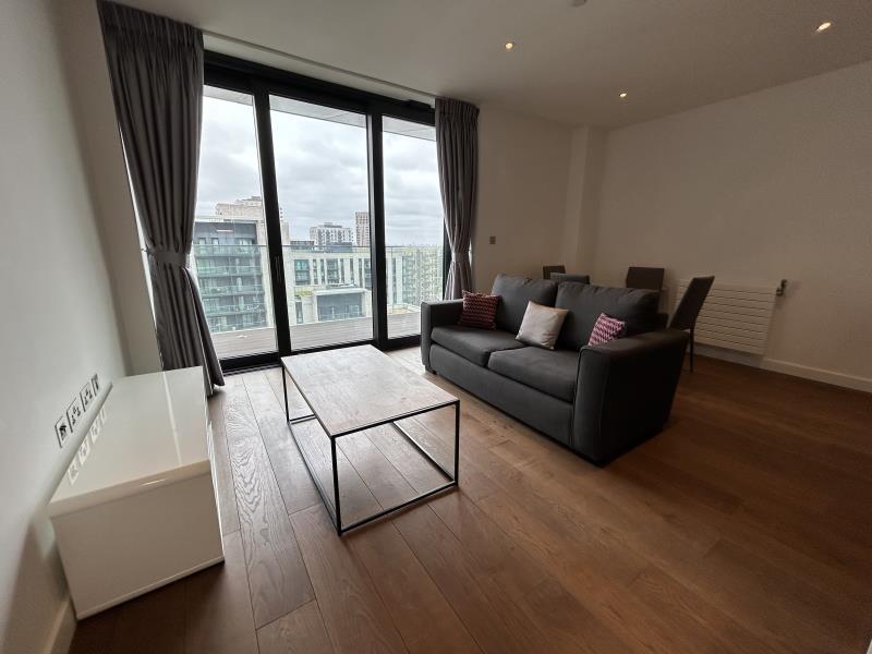 Flat Elvin Gardens in London