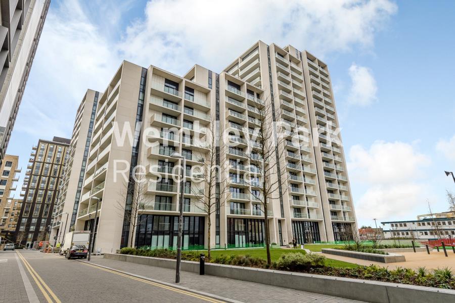 Flat Elvin Gardens in London