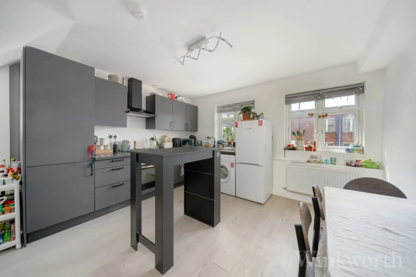 Flat Ilderton Road in Greater London