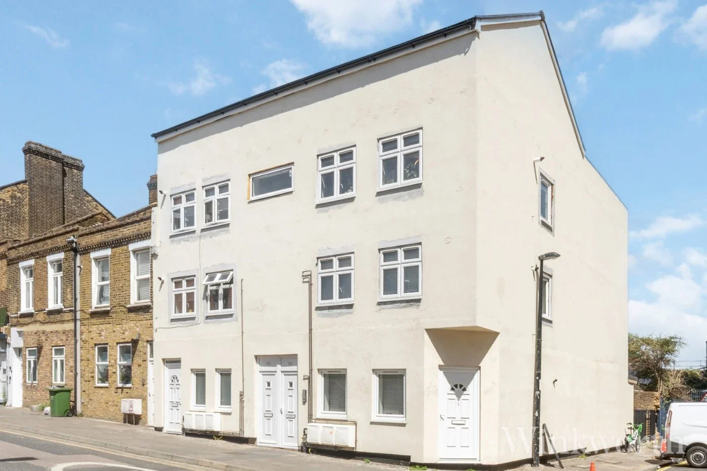Flat Ilderton Road in Greater London