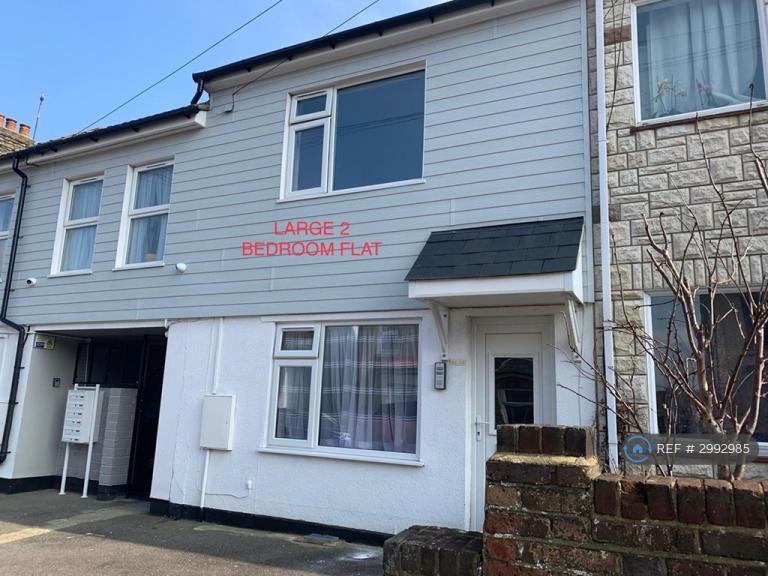 Flat Cowper Road in Borough of Swale