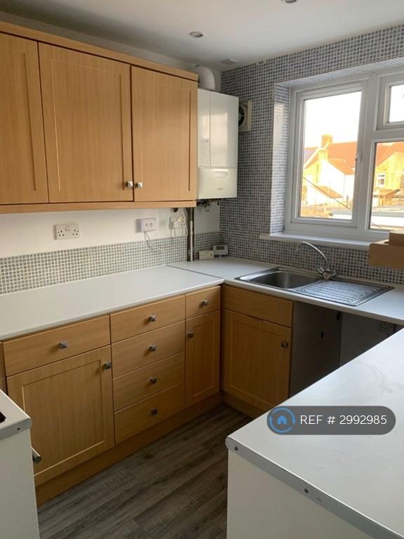 Flat Cowper Road in Borough of Swale