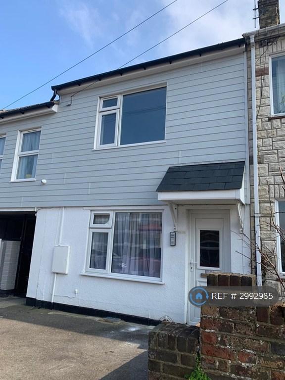 Flat Cowper Road in Borough of Swale