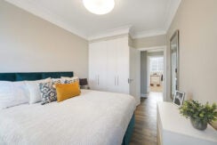 Flat Kensington High Street in Greater London