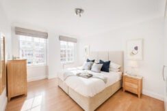 Flat Kensington High Street in Greater London