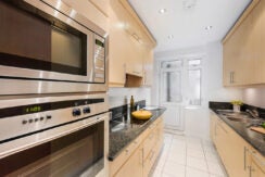 Flat Kensington High Street in Greater London