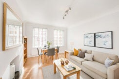 Flat Kensington High Street in Greater London