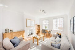 Flat Kensington High Street in Greater London