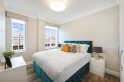 Flat Kensington High Street in Greater London