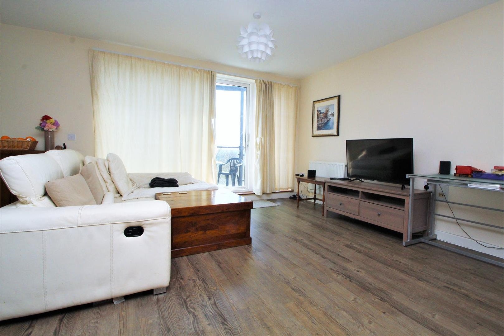 Flat The Roperies in High Wycombe Community Board