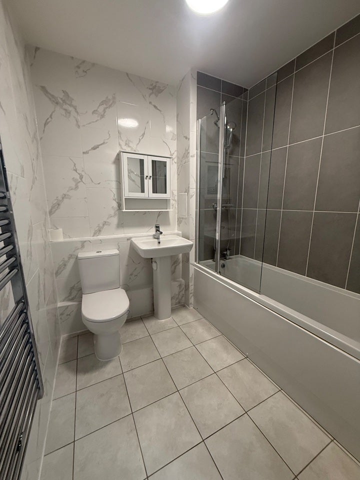 Room Claude Avanue in Greater London
