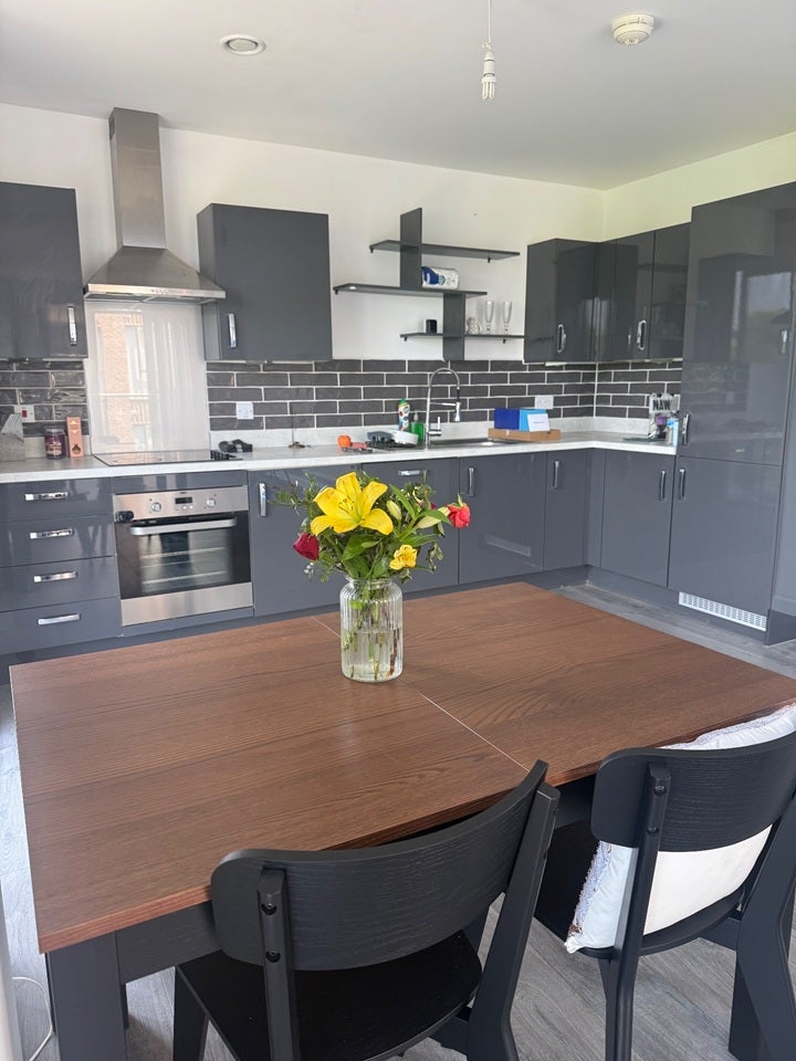 Room Claude Avanue in Greater London