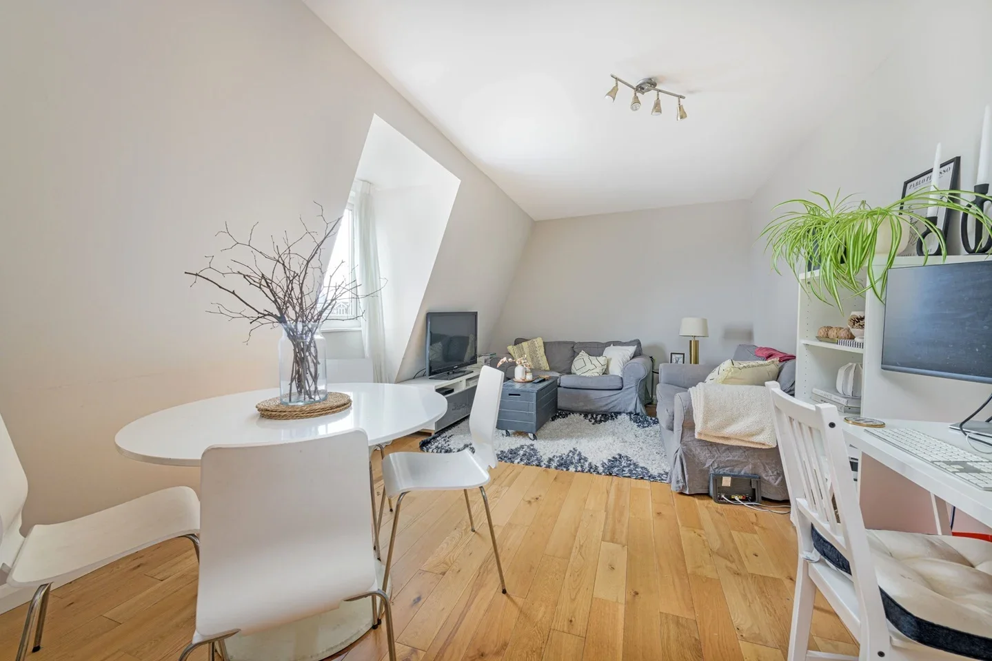 Flat Stockwell Road in Greater London