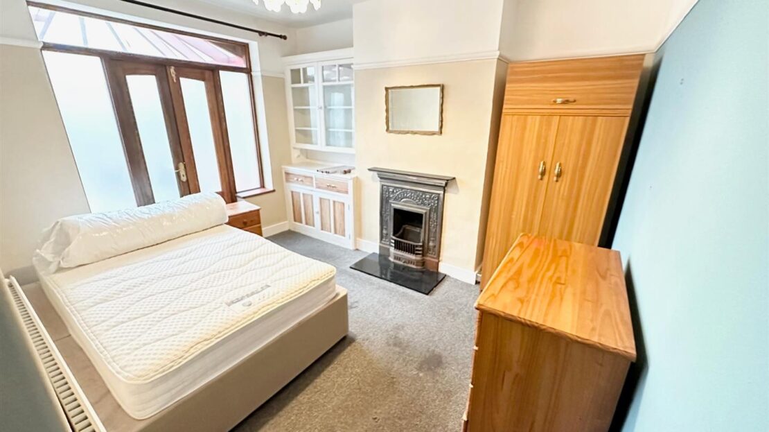Room Walford Road in Greater London