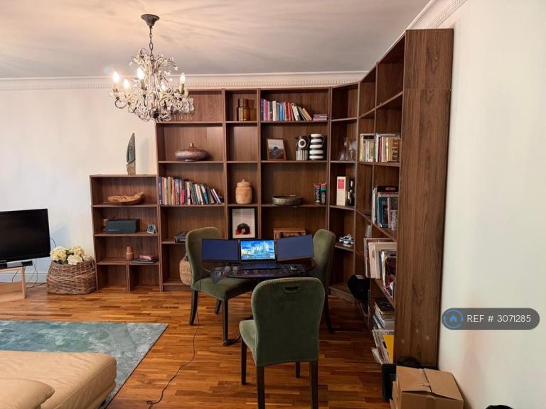Room Church Lane in Greater London