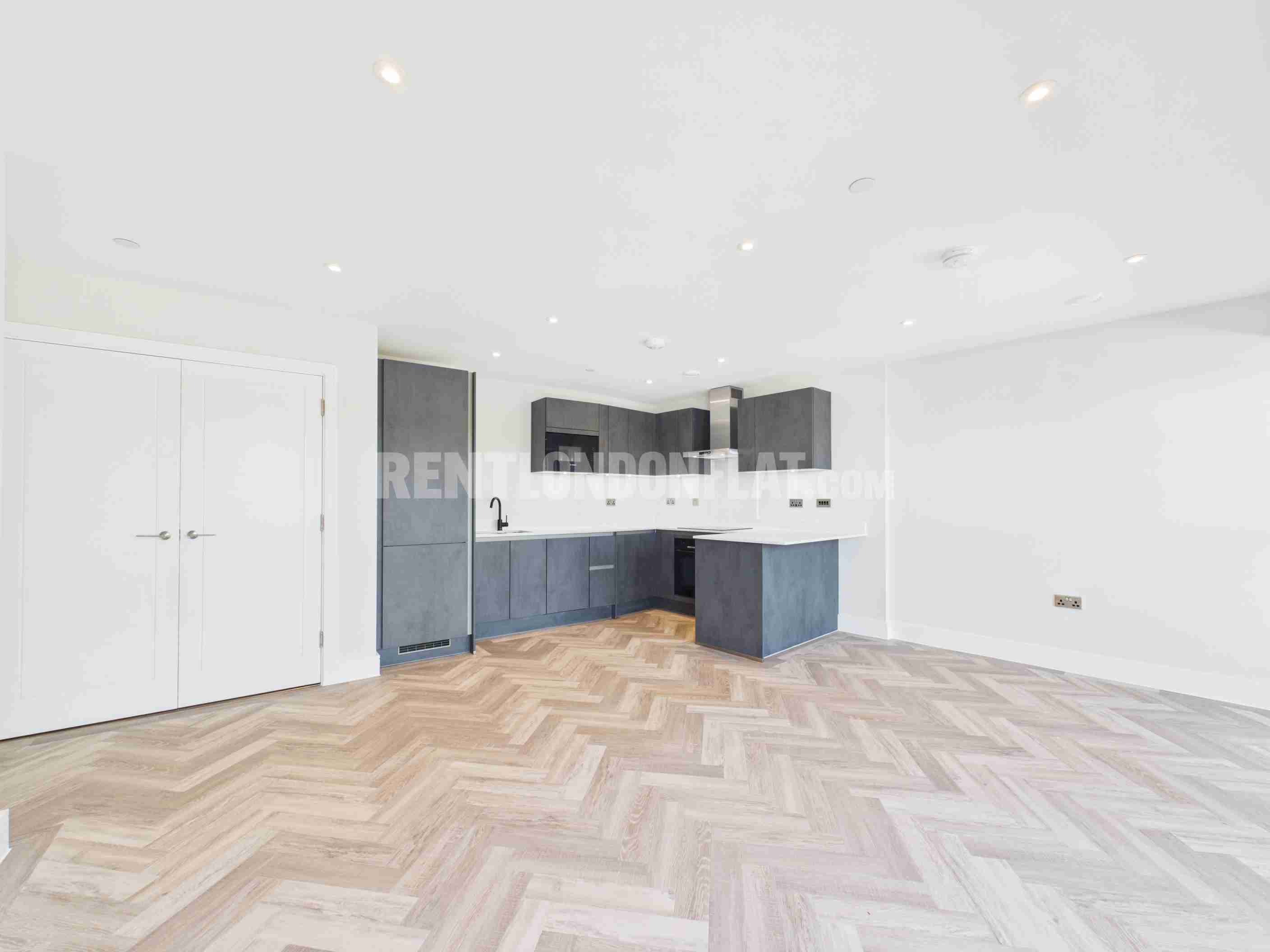 Flat Gloucester Gardens in Greater London