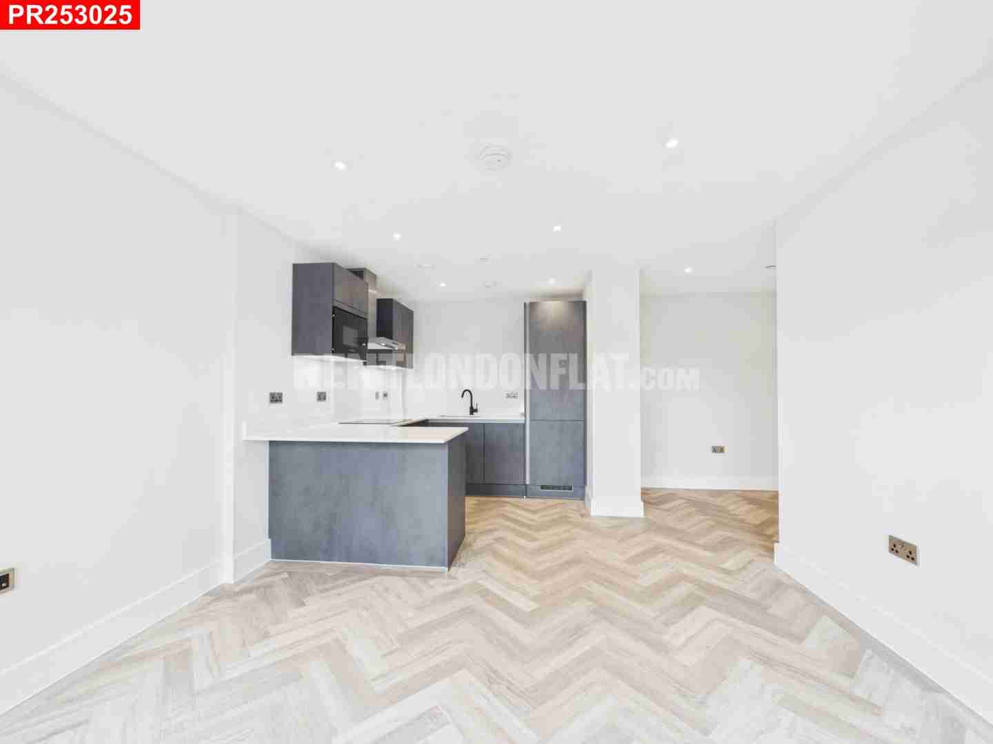 Flat Gloucester Gardens in Greater London