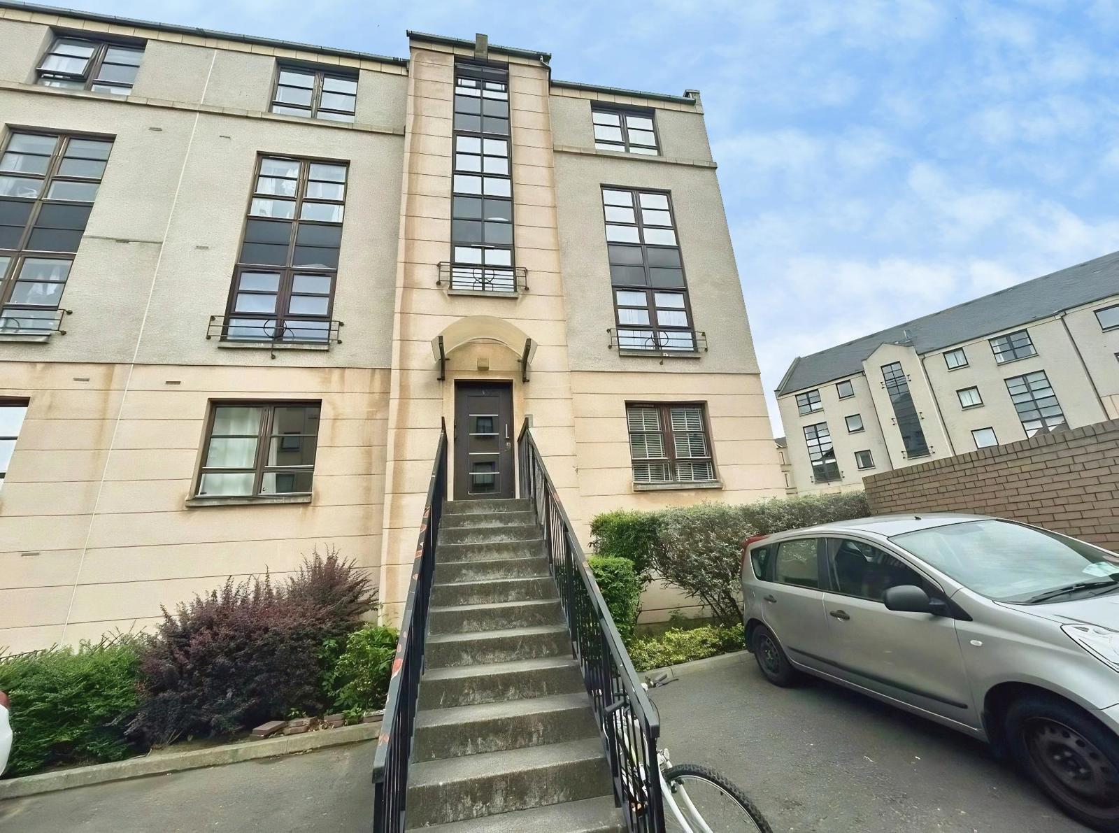 Flat Eyre Place Lane in City of Edinburgh
