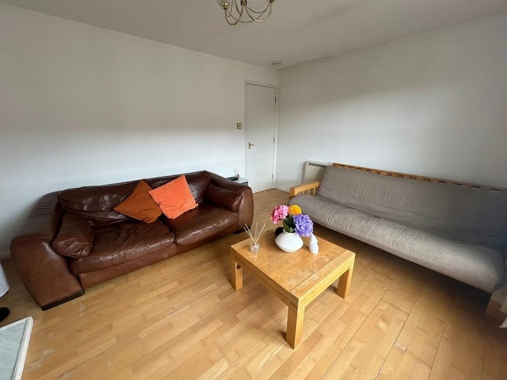 Flat Eyre Place Lane in City of Edinburgh