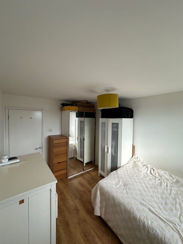 Flat Mare Street in Greater London