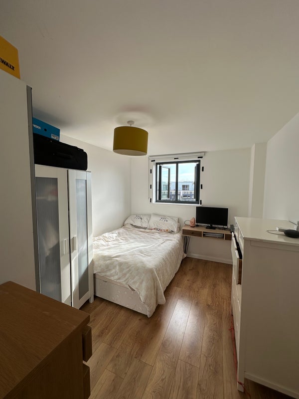 Flat Mare Street in Greater London