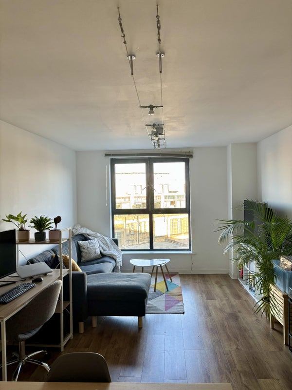 Flat Mare Street in Greater London