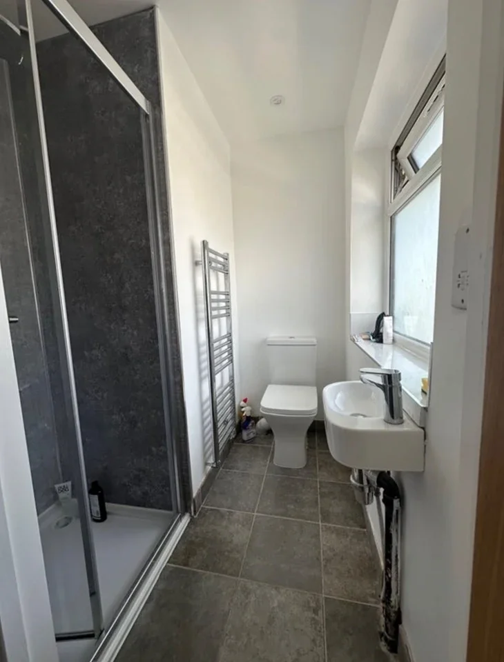 Room Chairborough Road in High Wycombe
