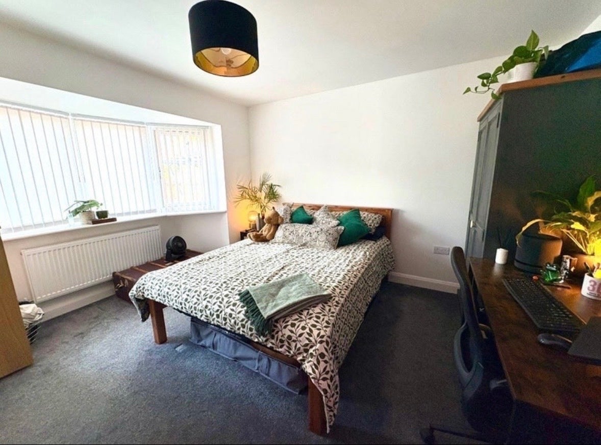 Room Chairborough Road in High Wycombe