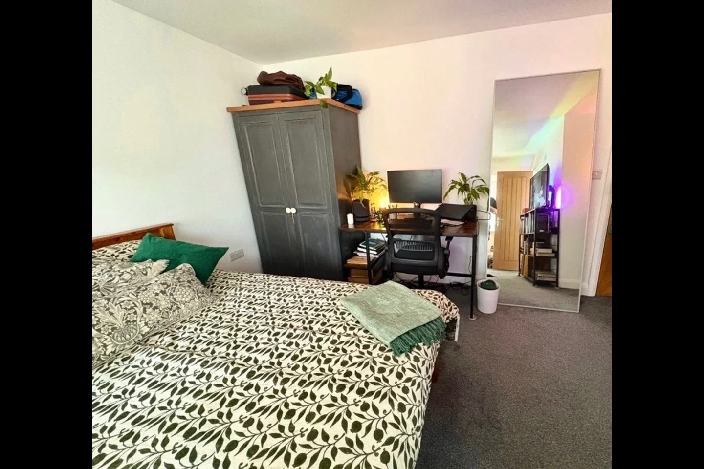 Room Chairborough Road in High Wycombe