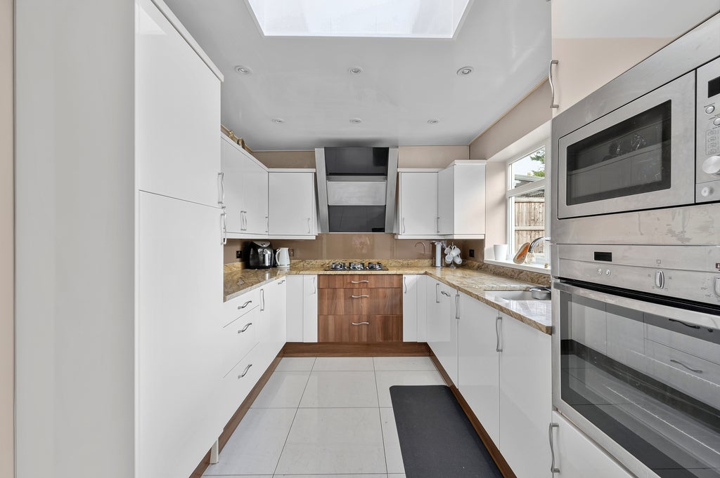 House Belmont Avenue in Greater London