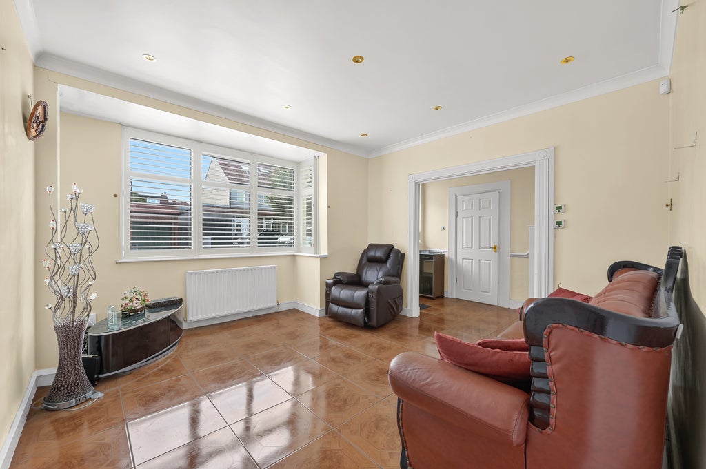 House Belmont Avenue in Greater London