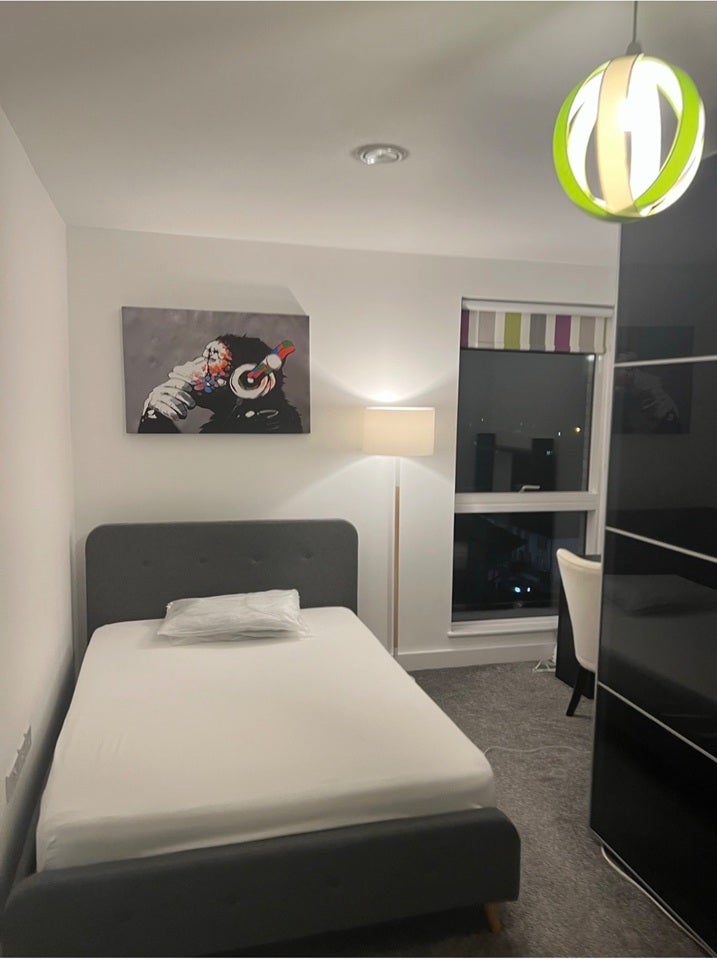 Room London Road in Greater London