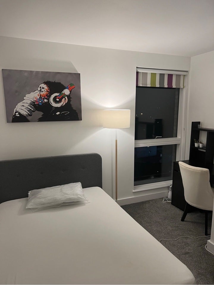 Room London Road in Greater London