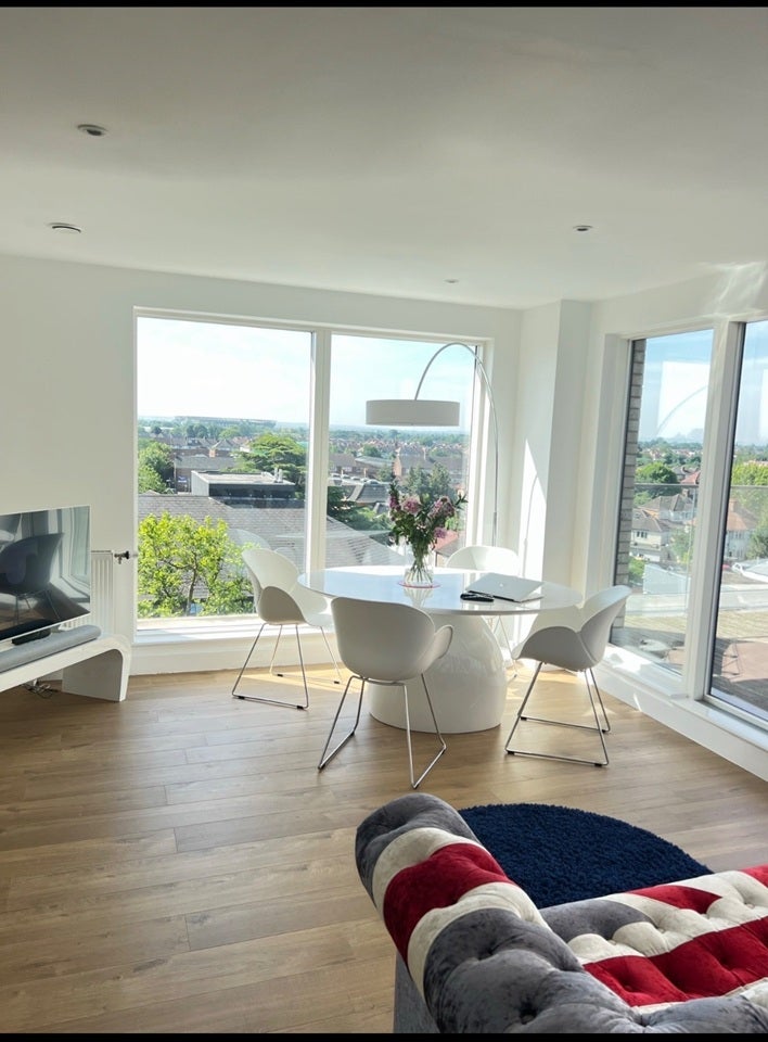 Room London Road in Greater London