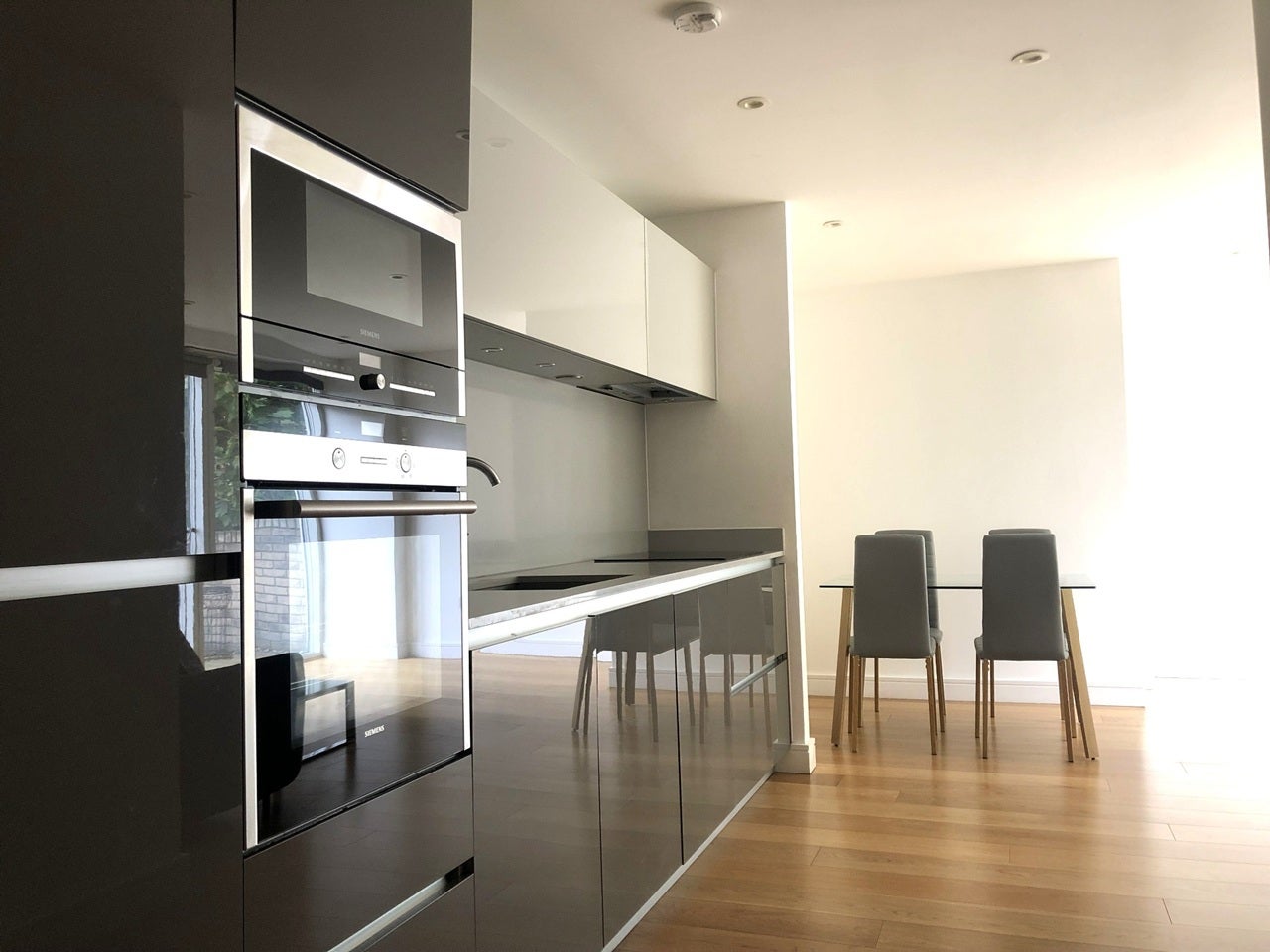 Flat Sidmouth Street in Greater London